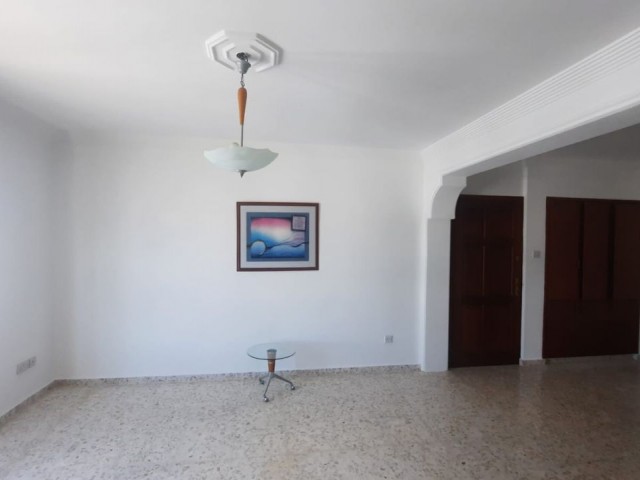 3+1, 160 m2 Apartment for rent in Nicosia Dereboyu