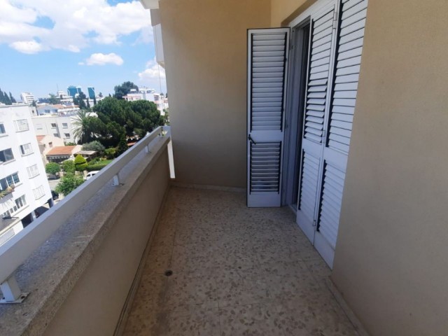 3+1, 160 m2 Apartment for rent in Nicosia Dereboyu