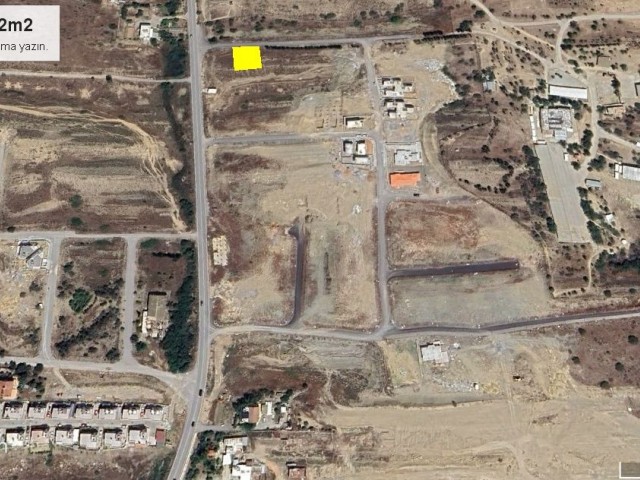 Plot for Sale in Nicosia Gönyeli, Suitable for Villa Construction, Green Area Behind, 782m2 2 Floor Zoning