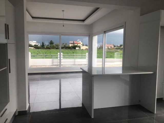 VILLA ZUM VERKAUF MIT 5 SCHLAFZIMMERN WEIT UNTER DEM MARKTWERT VON FAMAGUSTA SALAMISTE...IMMOBILIENBERATER: RINDIYE ARSLAN 0542 858 5000 ** 