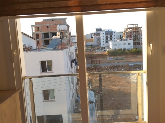 2+1 Wohnung zu günstigen Mieten in Famagusta Canakkale ** 