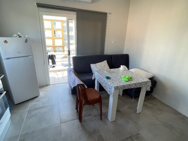 Große Wohnung zur Miete in Famagusta Sakarya, nur wenige Gehminuten von Adakent und WWU entfernt ** 