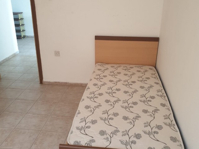 SALAMİS CADDESİNDE OKULA 5 DK YÜRÜME MESAFESİNDE yıllık 3+1 KİRALIK DAİRE