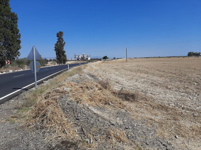 INVESTMENT LAND ON THE MAIN ROAD IN TÜRKMENKÖY ** 