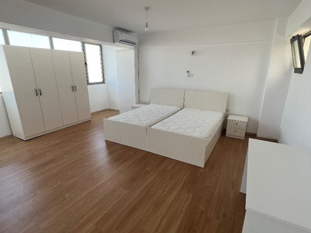 Mağusa sakarya bölgesinde Adakent üniversitesi yanı yıllık  kiralık lüks 1+1 loft daire ‼️Su internet fiyata dahil temmuz ayı için müsait