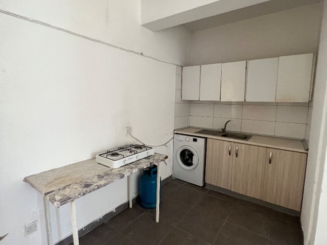 1+1 FLAT ON THE GROUND FLOOR, ON SALAMIS AVENUE, 3 MIN WALKING DISTANCE TO EMU