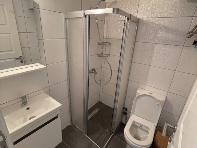 VERGESSEN SIE NICHT, IHREN PLATZ FÜR EINE GÜNSTIGE 1+1-WOHNUNG IM GEBIET FAMAGUSTA GÜLSEREN ZU RESERVIEREN, WASSER/INTERNET/GEBÜHREN IM PREIS INBEGRIFFEN, ZU AKTIONSPREISEN VON JULI BIS JULI!!