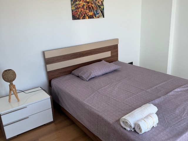 Zu vermieten (FOR RENT) 3-Schlafzimmer-PENTHOUSE in Kyrenia Centre!