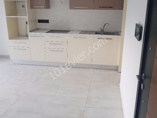 2+1 Flat for SALE (FOR SALE) in Twin Towers in Kyrenia Center, (Immediate Deed, TURNKEY)! ** 