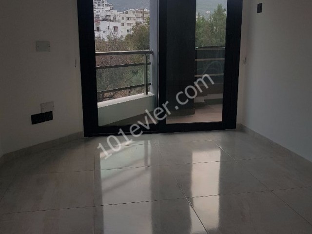 2+1 Flat for SALE (FOR SALE) in Twin Towers in Kyrenia Center, (Immediate Deed, TURNKEY)! ** 