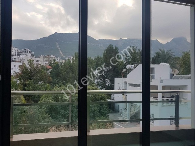 2+1 Flat for SALE (FOR SALE) in Twin Towers in Kyrenia Center, (Immediate Deed, TURNKEY)! ** 