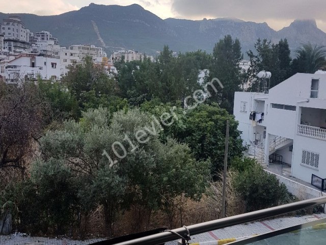 تخت برای فروش in Girne Merkez, گیرنه