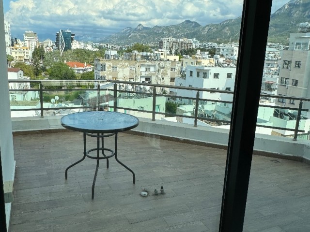 Girne Merkez'de Kiralık (FOR RENT) 3 Yatak Odalı PENTHOUSE! NO COMMISSION!!