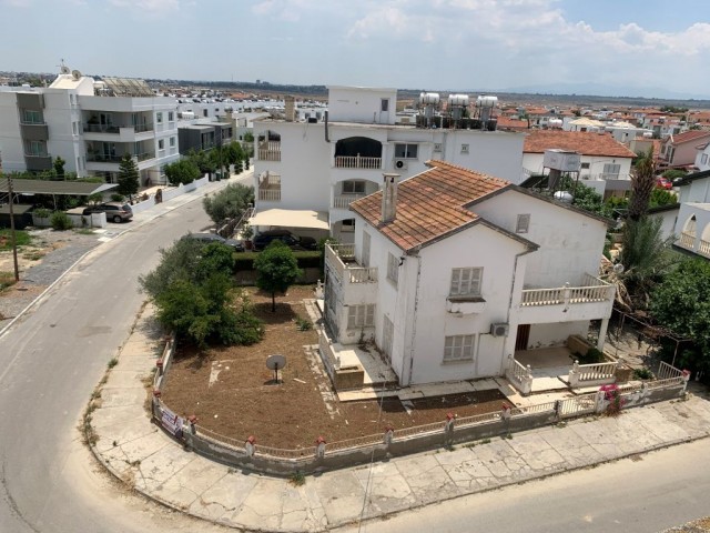 Lefkoşa - Yenikent'te 520 m2 Köşe Arsa Değerinde Metruk Villa Fırsatı!