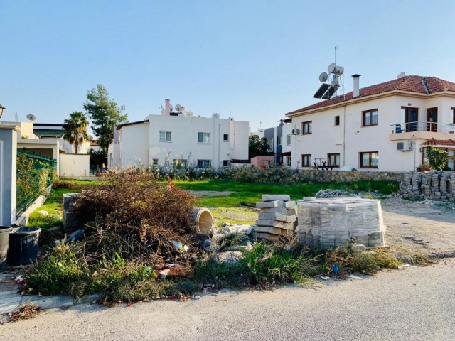 Lefkoşa - Yenikent'in Nezih, Ulaşımı Kolay ve Çocuk Parklı Mükemmel Arsamız Satışta!