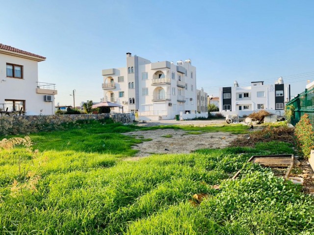 Lefkoşa - Yenikent'in Nezih, Ulaşımı Kolay ve Çocuk Parklı Mükemmel Arsamız Satışta!