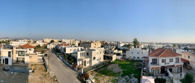 Nikosia-Yenikent in anständig, leicht zu erreichen und unser ausgezeichnetes Grundstück mit einem Kinderpark steht zum Verkauf! ** 