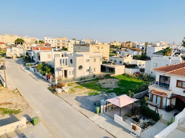 Lefkoşa - Yenikent'in Nezih, Ulaşımı Kolay ve Çocuk Parklı Mükemmel Arsamız Satışta!