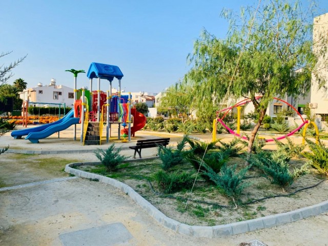 Nikosia-Yenikent in anständig, leicht zu erreichen und unser ausgezeichnetes Grundstück mit einem Kinderpark steht zum Verkauf! ** 