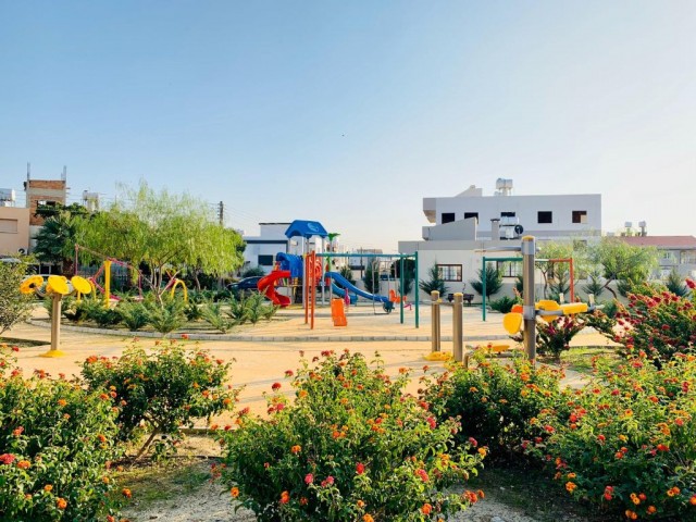 Продается наш достойный, удобный подъезд, идеальный участок с детским парком в Никосии - Еникент! ** 