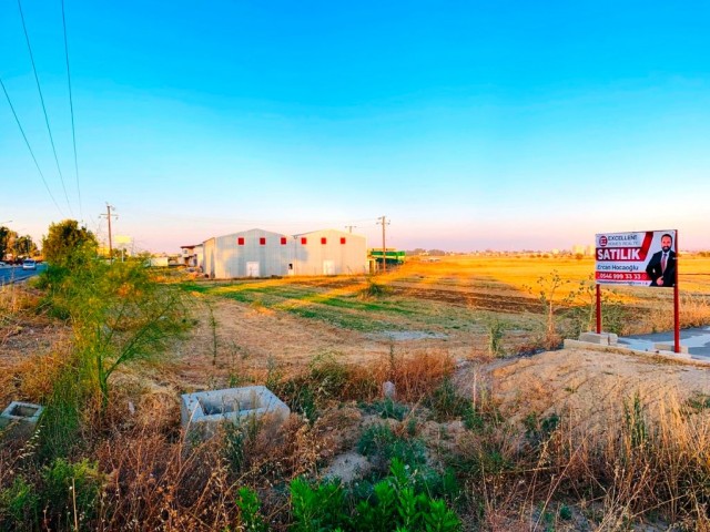 Lefkoşa-Minareliköy'de ANAYOL üzeri (ERÜLKÜ karşısı) 7,520 m2 (FASIL-96 İmarlı) Mükemmel Arsa Yatırım Fırsatı!