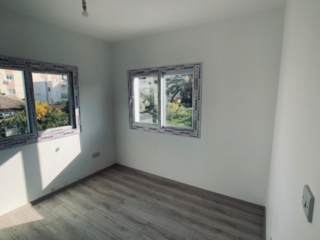 LEFKOŞA-MARMARA'da Asansörlü Yepyeni Apartmanımızın 1. Kat Dairesi İlk Şanslı Kiracısını Bekliyor!