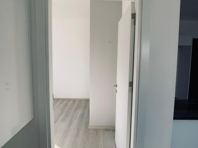 LEFKOŞA-MARMARA'da Asansörlü Yepyeni Apartmanımızın 1. Kat Dairesi İlk Şanslı Kiracısını Bekliyor!