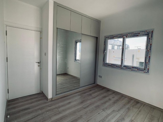 LEFKOŞA-MARMARA'da Asansörlü Yepyeni Apartmanımızın Manzaralı 4. Kat Dairesi İlk Şanslı Kiracısını Bekliyor!