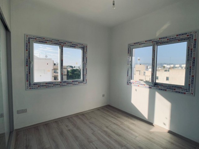 LEFKOŞA-MARMARA'da Asansörlü Yepyeni Apartmanımızın Manzaralı 4. Kat Dairesi İlk Şanslı Kiracısını Bekliyor!