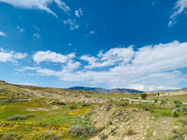 A PLOT of 955m2 Villas with PANORAMIC Views & Will Not be Closed in Front of you in the DECEST Area of NICOSIA-MITRELI! ** 