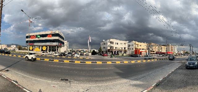 Nikosia ist auch die beliebteste Lage für Autohäuser - 23 m von der Hauptstraße. Frontal-perfekte Beschilderung wertvoller Arbeitsplatz!! ** 