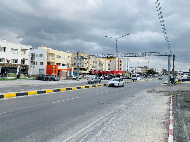 Nikosia ist auch die beliebteste Lage für Autohäuser - 23 m von der Hauptstraße. Frontal-perfekte Beschilderung wertvoller Arbeitsplatz!! ** 