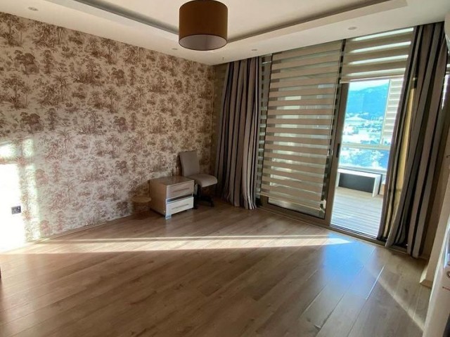 GİRNE'DE KİRALIK 3+1 PENTHOUSE 