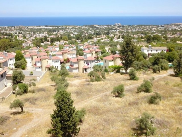 LAND ZUM VERKAUF IN KYRENIA ** 