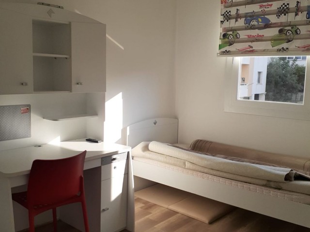 Schöne 3+1 Wohnung auf dem Gelände mit Gemeinschaftspool ** 