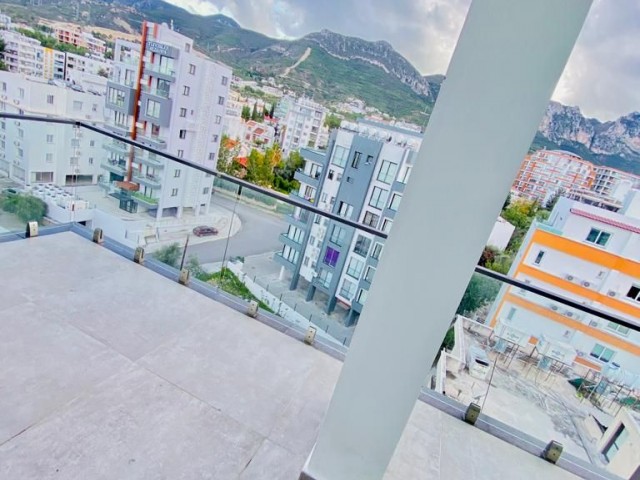 3+2 PENTHOUSE ZU VERMIETEN IN KYRENIA ** 