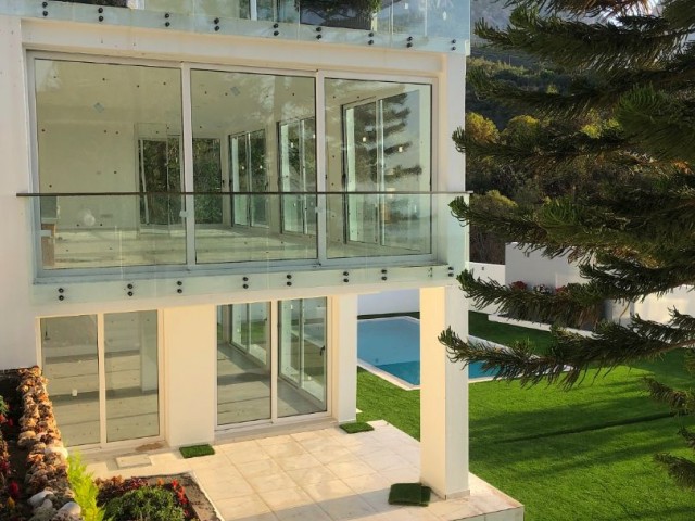 6+1 SUPERLUX VILLA WITH POOL FOR SALE IN KYRENIA