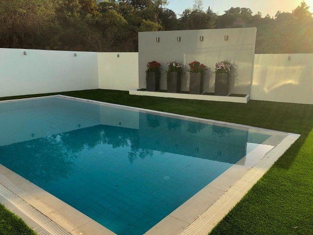 6+1 SUPERLUX VILLA MIT POOL IN KYRENIA ZU VERKAUFEN