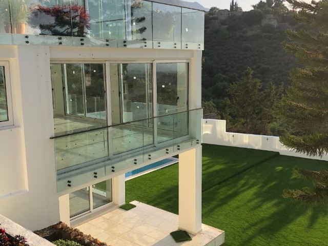 6+1 SUPERLUX VILLA WITH POOL FOR SALE IN KYRENIA