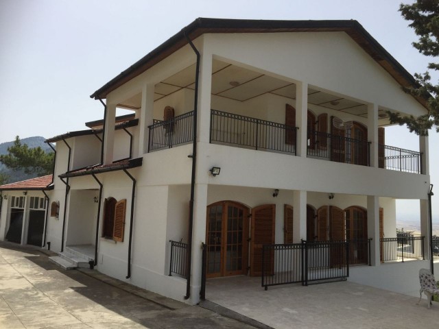 VILLA FOR SALE IN GIRNE-BOGAZ, WITHIN 6 DECORATIONS OF LAND, ON THE MOUNTAIN Slope