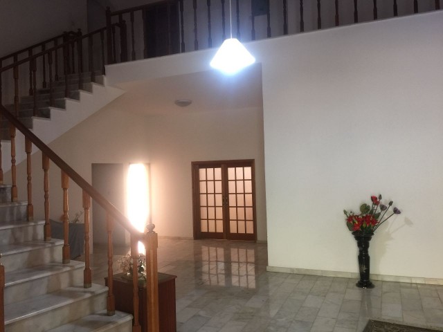 VILLA FOR SALE IN GIRNE-BOGAZ, WITHIN 6 DECORATIONS OF LAND, ON THE MOUNTAIN Slope