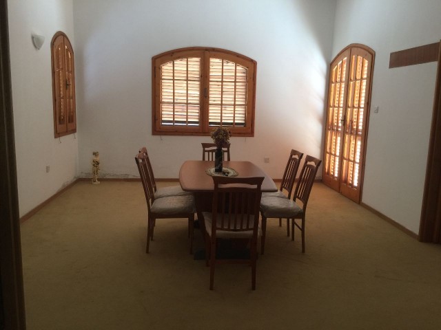 VILLA FOR SALE IN GIRNE-BOGAZ, WITHIN 6 DECORATIONS OF LAND, ON THE MOUNTAIN Slope