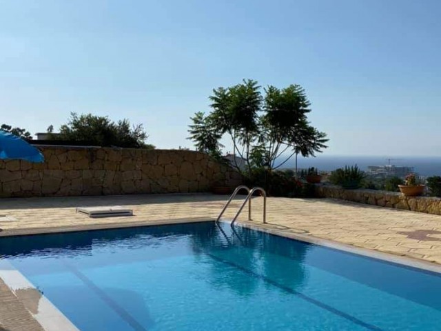 TAGESMIETE 3+1 VILLA MIT POOL IN GİRNE ÇATALKÖY