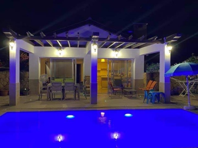 TAGESMIETE 3+1 VILLA MIT POOL IN GİRNE ÇATALKÖY