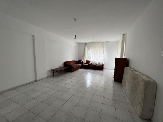 GİRNE MERKEZ'DE SATILIK 3+1 DAİRE