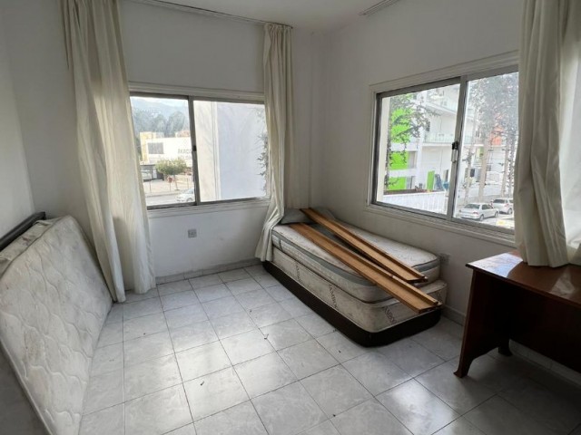 GİRNE MERKEZ'DE SATILIK 3+1 DAİRE