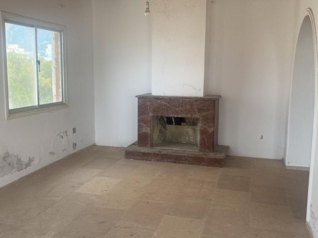 4+2 FLAT FOR SALE IN KYRENIA CENTER