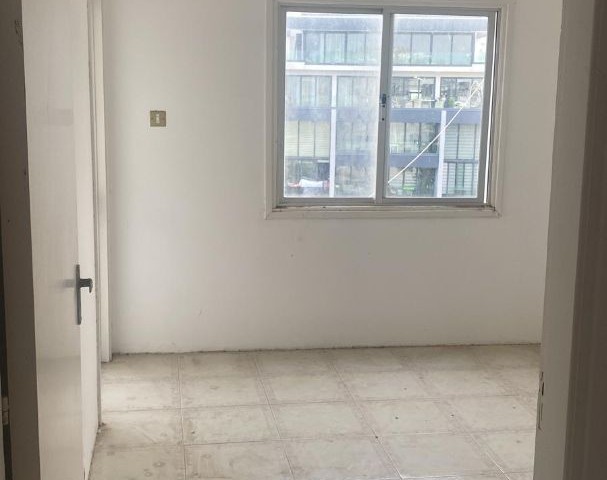 4+2 FLAT FOR SALE IN KYRENIA CENTER