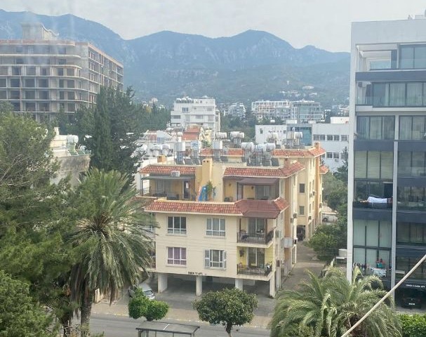 4+2 FLAT FOR SALE IN KYRENIA CENTER