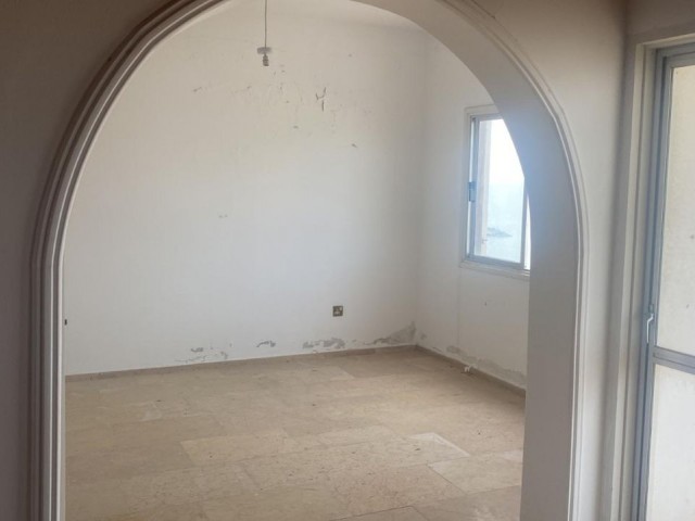 4+2 FLAT FOR SALE IN KYRENIA CENTER